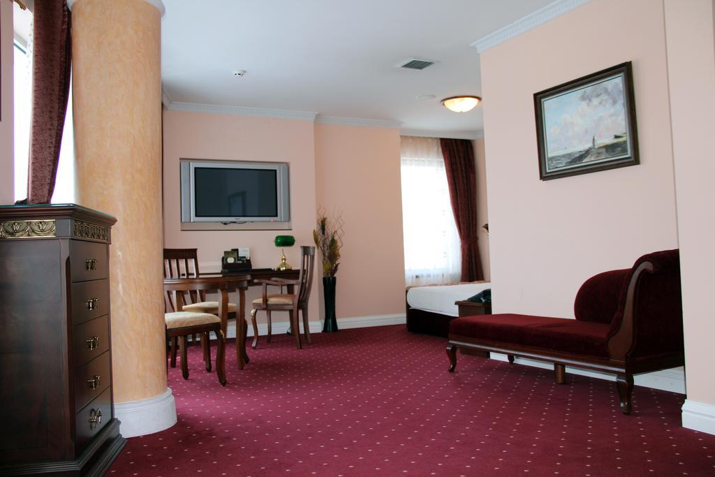 Stone Bridge Hotel Skopje Bilik gambar