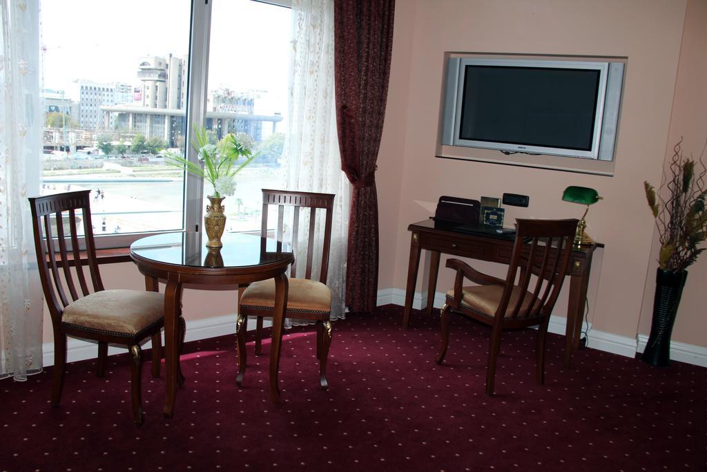 Stone Bridge Hotel Skopje Bilik gambar