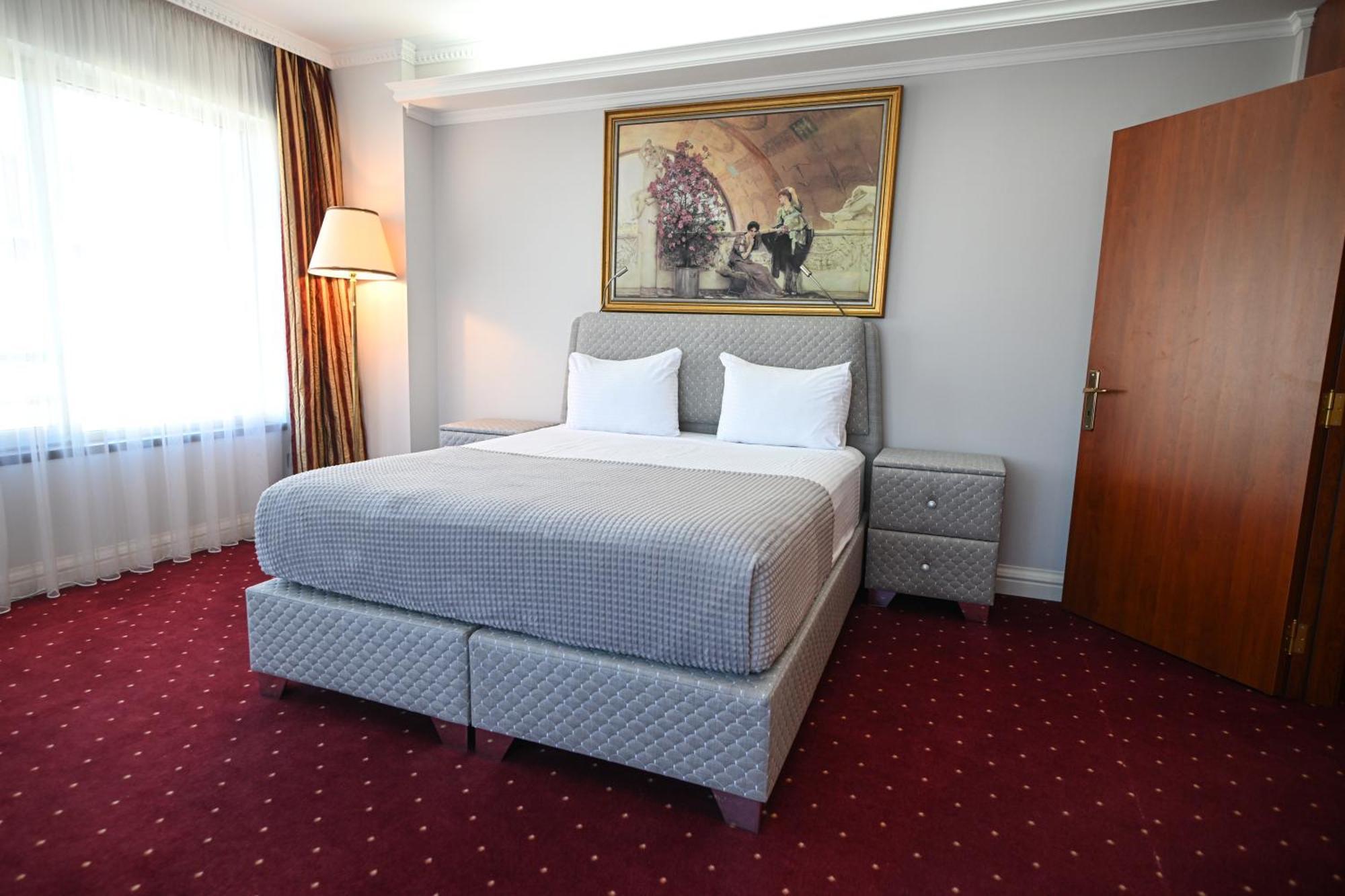 Stone Bridge Hotel Skopje Luaran gambar